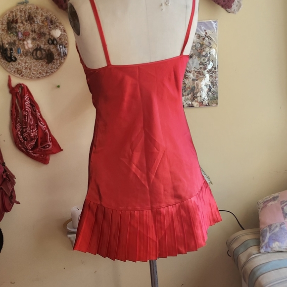 Red Lady Cameo Dallas satin slip - Picture 2 of 4